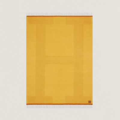 ホームテキスタイル：プレード、クッション、カシミヤ | Hermès